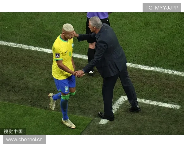 拉菲尼亚vs安东尼 右边锋位置适配性差距在哪