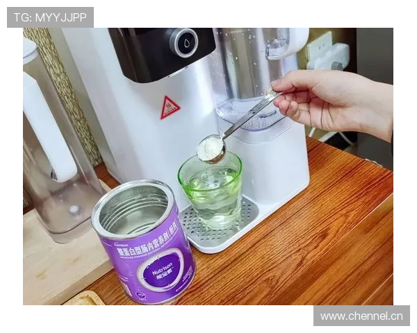 贝林厄姆家冰箱里塞满蛋白粉，连可乐瓶都换成水了