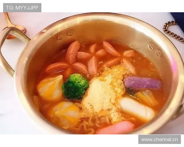 蔡赟戴着像天价的表吃泡面，那画面太反差了